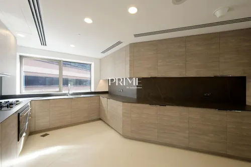 4 Bedrooms Apartment in Mansion 4