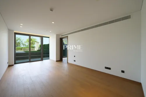 4 Bedrooms Apartment in Mansion 4