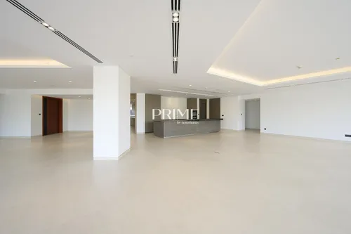 4 Bedrooms Apartment in Mansion 4