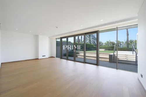 4 Bedrooms Apartment in Mansion 4