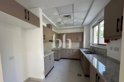 Prime Location | Vacant | Upgraded Kitchen