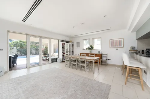 4 Bedrooms Villa in District 3 Regional