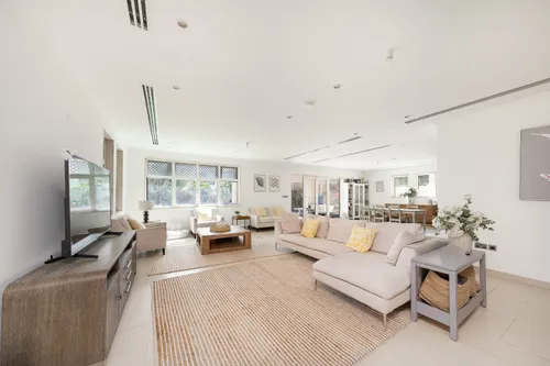 4 Bedrooms Villa in District 3 Regional