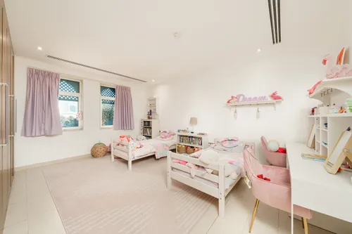 4 Bedrooms Villa in District 3 Regional