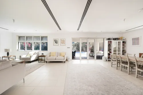 4 Bedrooms Villa in District 3 Regional