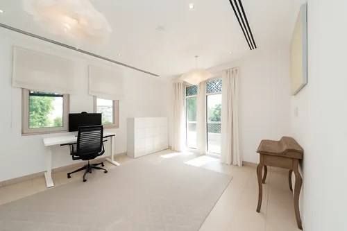 4 Bedrooms Villa in District 3 Regional