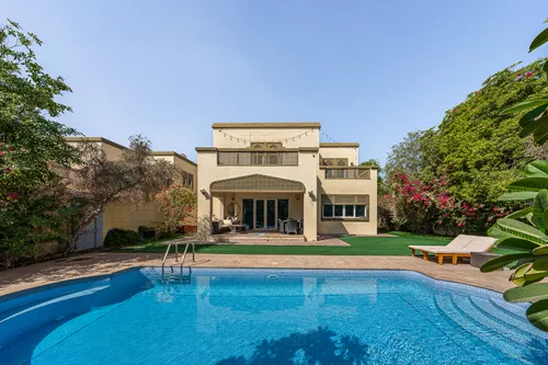 4 Bedrooms Villa in District 3 Regional