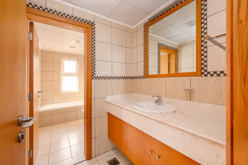 5 Bedrooms Villa in Courtyard CP5