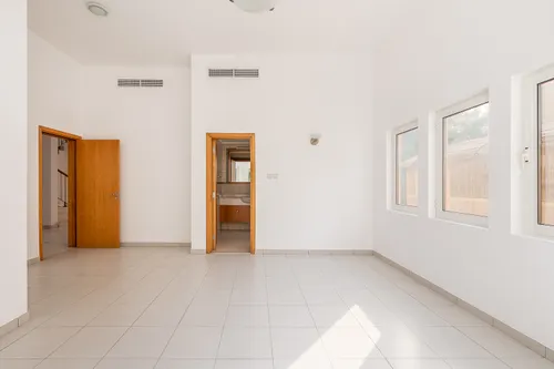 5 Bedrooms Villa in Courtyard CP5