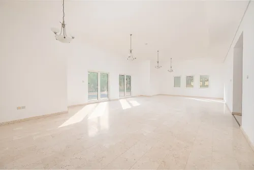 5 Bedrooms Villa in Courtyard CP5