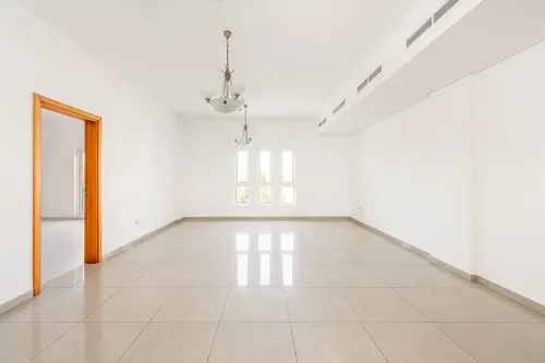 5 Bedrooms Villa in Courtyard CP5