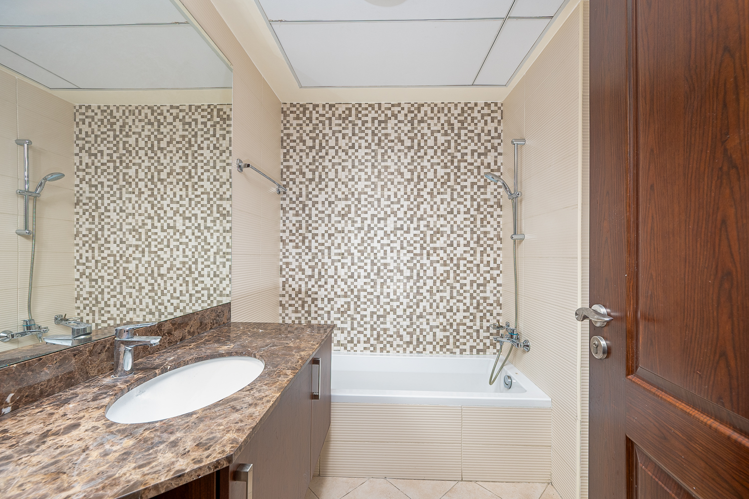 3 Bedrooms Townhouse in Polo Townhouses