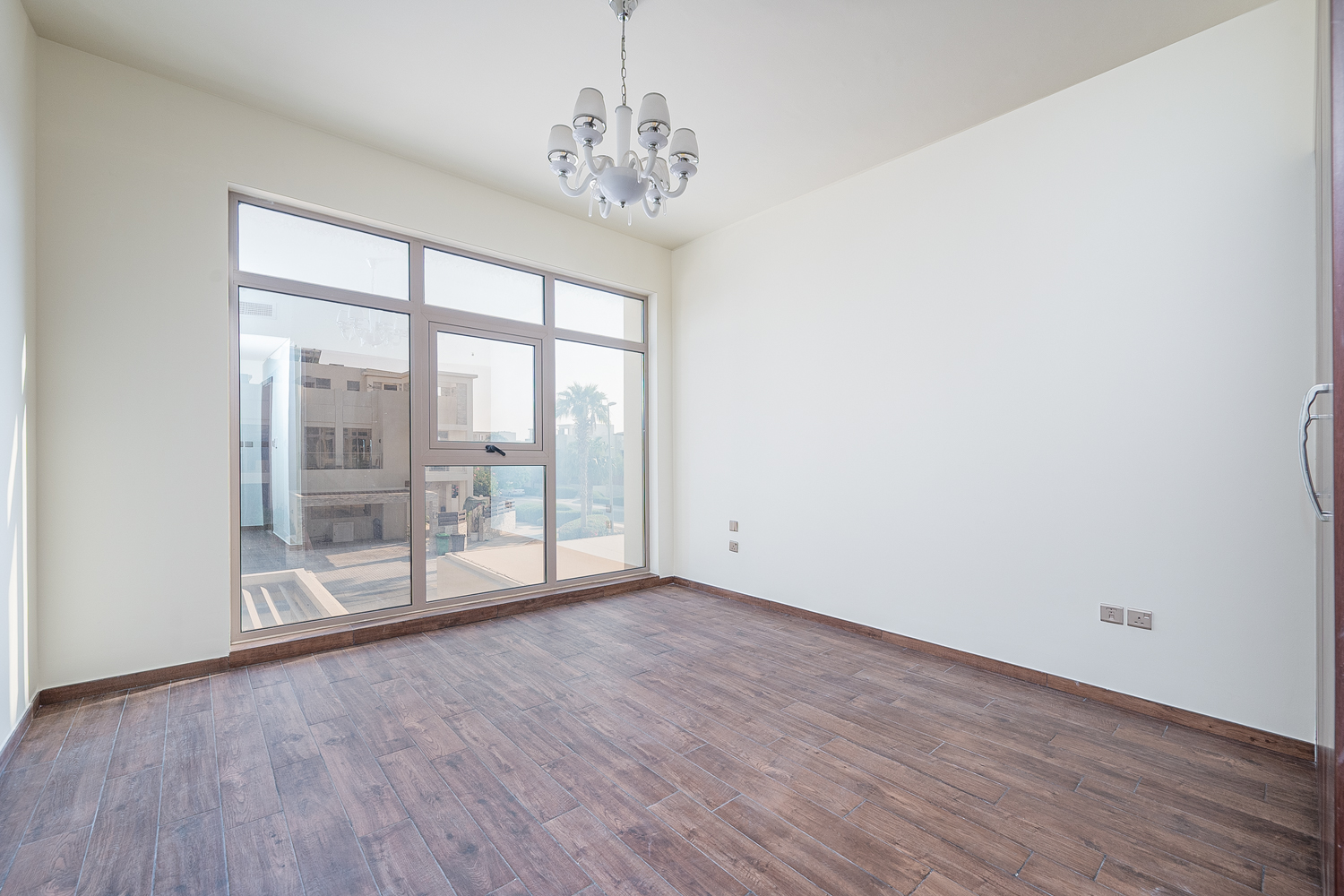 3 Bedrooms Townhouse in Polo Townhouses