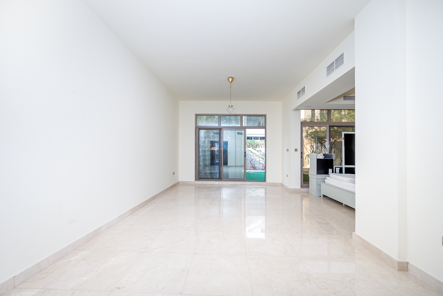 3 Bedrooms Townhouse in Polo Townhouses