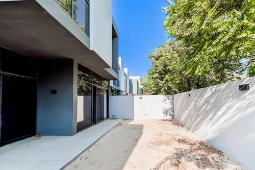 3 Bedrooms Townhouse in Sendian