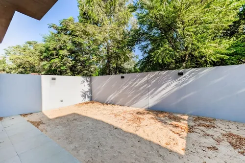 3 Bedrooms Townhouse in Sendian