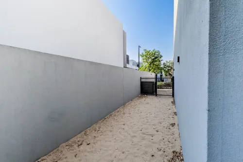 3 Bedrooms Townhouse in Sendian