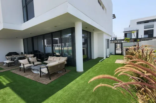 5 Bedrooms Villa in Sun Island