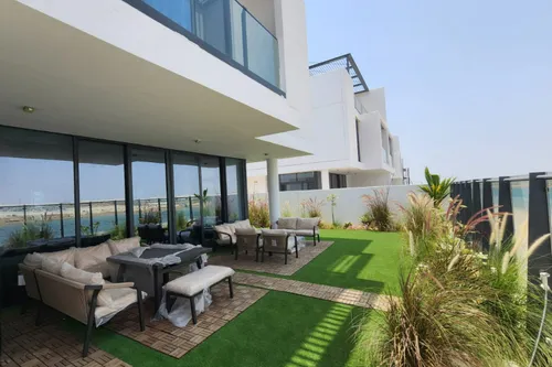 5 Bedrooms Villa in Sun Island