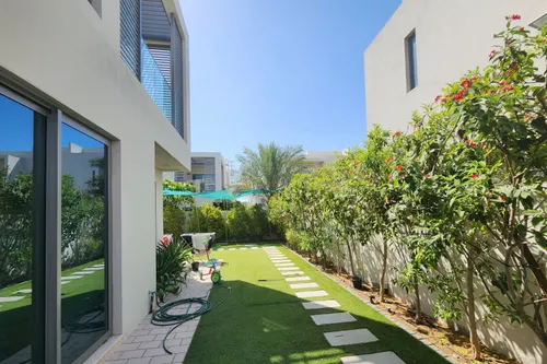 4 Bedrooms Villa in Al Zahia 4