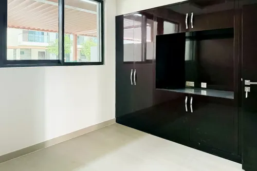 4 Bedrooms Townhouse in Silver Springs 3