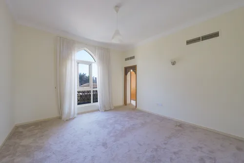 4 Bedrooms Villa in Garden Hall