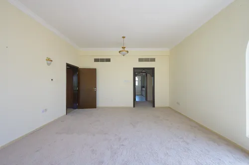 4 Bedrooms Villa in Garden Hall