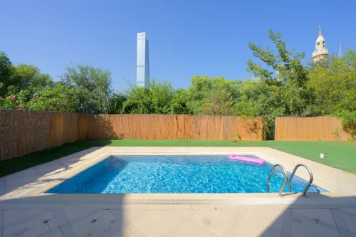 4 Bedrooms Villa in Garden Hall