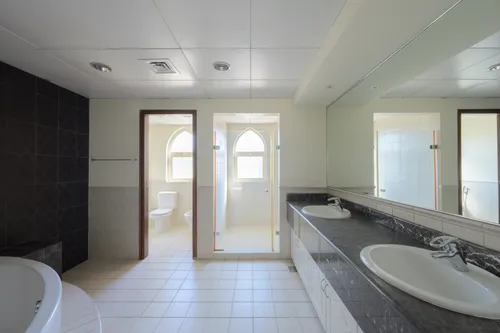 4 Bedrooms Villa in Garden Hall