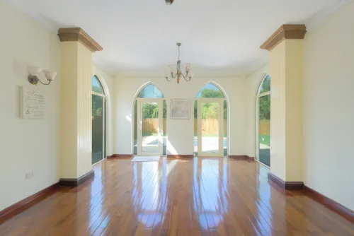 4 Bedrooms Villa in Garden Hall