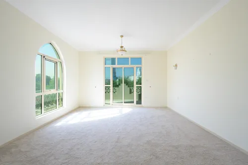 4 Bedrooms Villa in Garden Hall