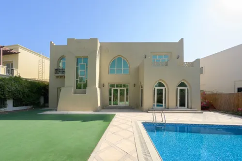 4 Bedrooms Villa in Garden Hall