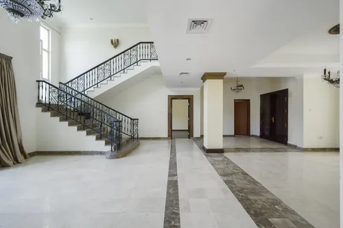 4 Bedrooms Villa in Garden Hall