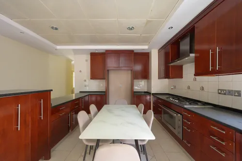 4 Bedrooms Villa in Garden Hall