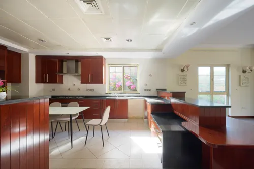 4 Bedrooms Villa in Garden Hall