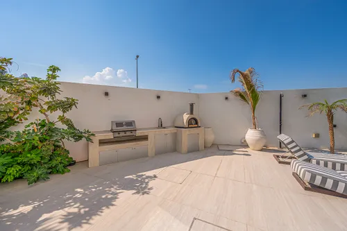 5 Bedrooms Villa in Decora Villas