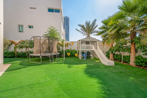 5 Bedrooms Villa in Decora Villas