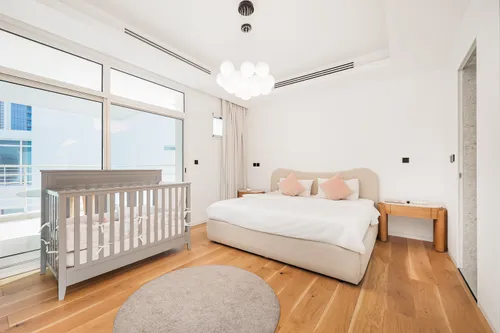 5 Bedrooms Villa in Decora Villas