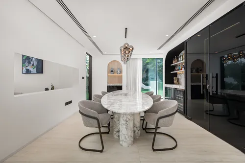 5 Bedrooms Villa in Decora Villas