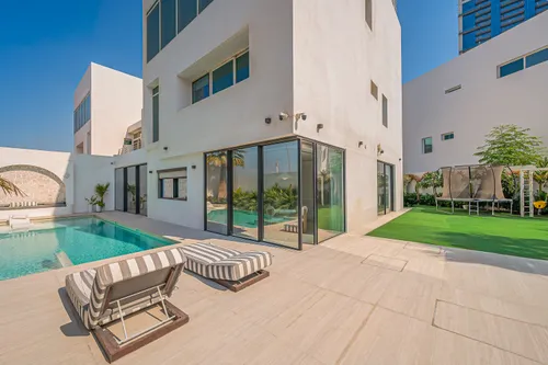 5 Bedrooms Villa in Decora Villas