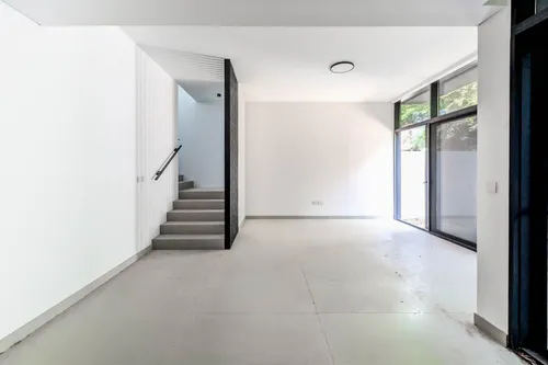 3 Bedrooms Townhouse in Sendian