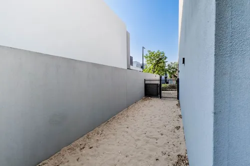 3 Bedrooms Townhouse in Sendian