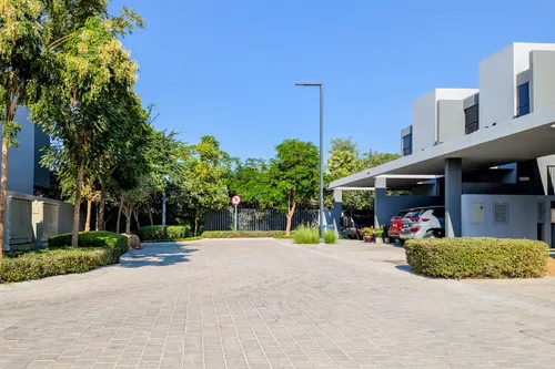 3 Bedrooms Townhouse in Sendian