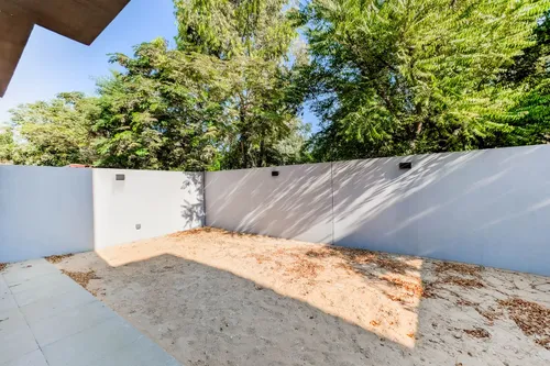 3 Bedrooms Townhouse in Sendian