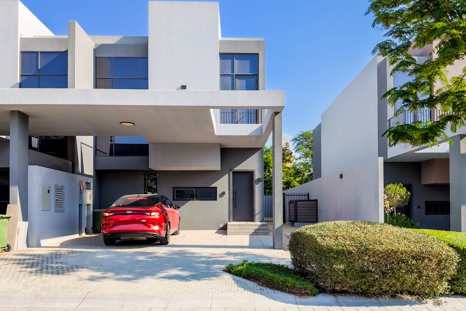 3 Bedrooms Townhouse in Sendian