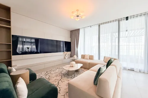 5 Bedrooms Villa in Sun Island