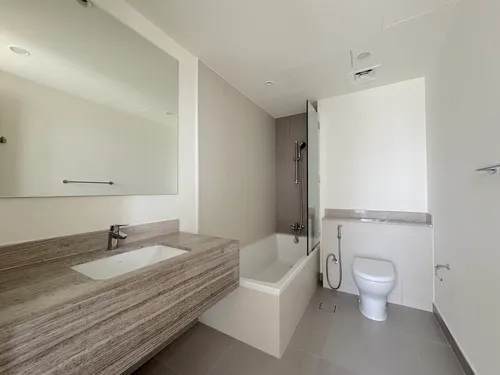 4 Bedrooms Townhouse in Maple 3