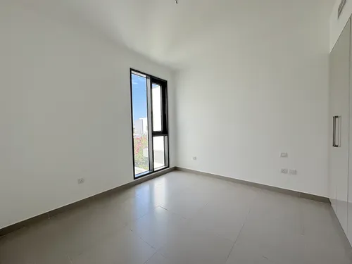 4 Bedrooms Townhouse in Maple 3