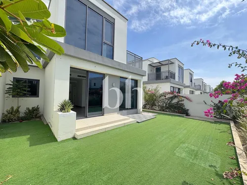 Large Plot | Vacant February | True Corner Unit