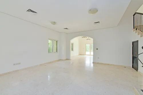 5 Bedrooms Villa in Centro Courtyard 6